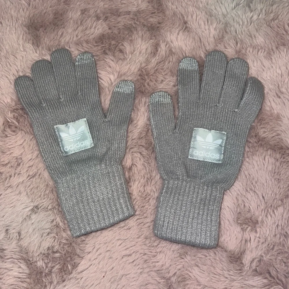 Adidas gray mittens gloves from Adidas Milan, Italy store excellent condition S​